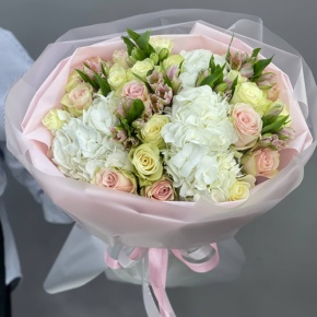 Букет "Поля" из роз, альстромерий и гортензии в Химках