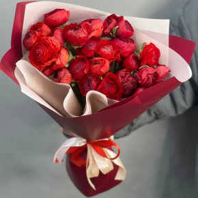 Букет из 21 красного ранункулюса в Химках
