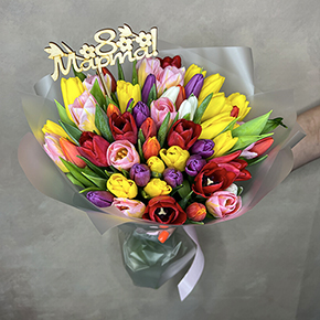 Яркий микс 51 тюльпан к 8 марта в Химках