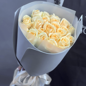 Букет из 25 роз Аваланж (50 см) в Химках