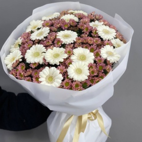 Букет "Фаина" из хризантем сантини и гербер в Химках