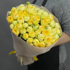 Букет из 29 кустовых лимонных пионовидных роз з (50 см) в Химках