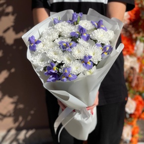 Букет из ирисов и хризантем в Химках Букет из ирисов и хризантем в Химках