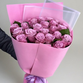 Букет из 25 тепличных лиловых роз Меритим в Химках