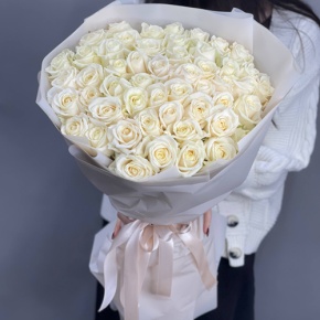 Букет "Белый мотылёк" из 51 белой розы (60 см) в Химках