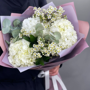 Букет "Суприм" из гортензий и хамелациума в Химках