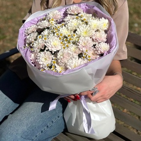 Букет "Нежный взгляд" из кустовых хризантем и ромашек в Химках Букет "Нежный взгляд" из кустовых хризантем и ромашек в Химках