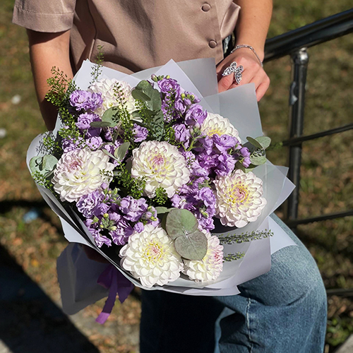 Букет "Совершенство" из георгин и ароматных маттиол в Химках Букет "Совершенство" из георгин и ароматных маттиол в Химках