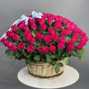 Композиция в корзине из 151 малиновой розы в Химках