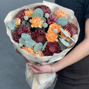 Букет "Персиковый раф" из хризантем Бигоуди, краспедии и диантусов в Химках