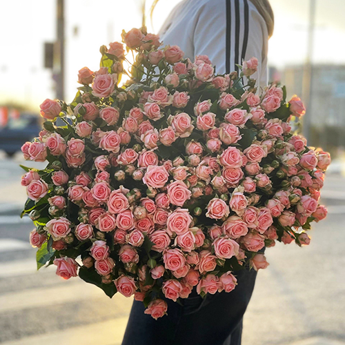 Букет из 39 нежных кустовых роз (70 см) в Химках Букет из 39 нежных кустовых роз (70 см) в Химках