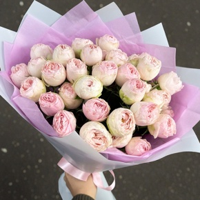 Букет из 11 кустовых пионовидных роз Мэнсфилд парк в Химках