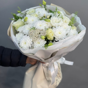 Букет "Меланхолия" из роз и хризантем в Химках