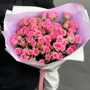 Букет "Рассвет принцессы" из 15 кустовых роз (50 см) в Химках