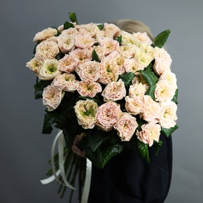 Букет из 35 кремовых махровых пионовидных роз (70 см) в Химках