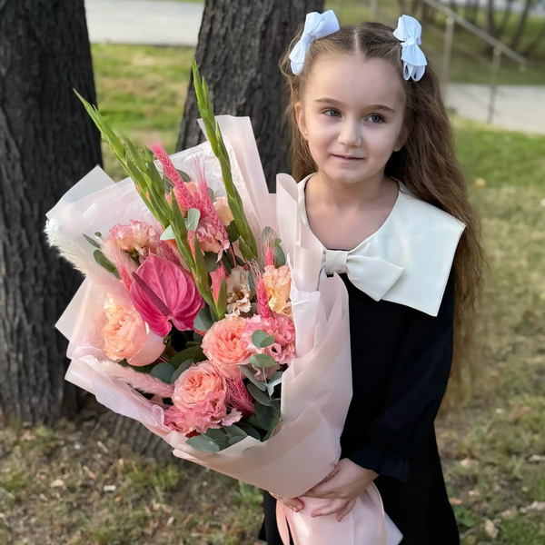 Букет на 1 сентября с гладиолусами, розами и антуриумом в Химках
