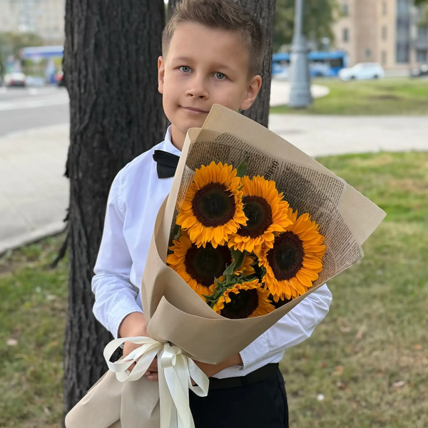 Букет из 5 подсолнухов в Химках
