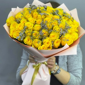 Букет из 51 лимонной розы с лимониумом в Химках