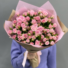 Букет из 19 нежных кустовых роз (50 см) в Химках