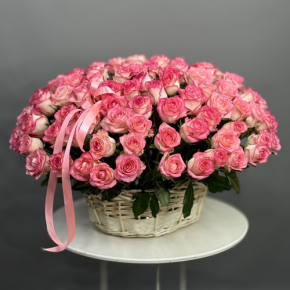 Композиция в корзине из 101 розы Джумилия в Химках