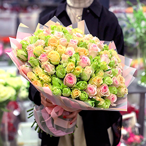 Лаймовый микс 101 роза (40 см) в Химках