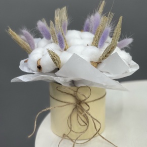 Композиция в шляпной коробке из хлопка, лагуруса и пшеницы (Сухоцвет) в Химках