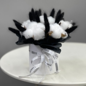 Композиция в шляпной коробке мини "Чикатуха" из хлопка и лагуруса в Химках