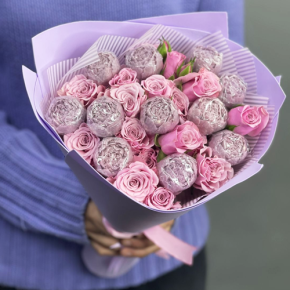 Букет из шоколадных пионов и кустовых роз в Химках