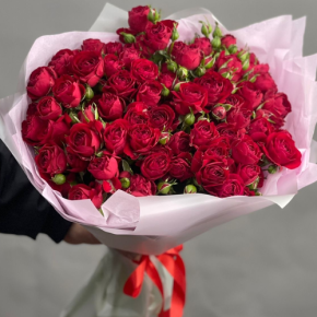 Букет из 17 красных кустовых пионовидных роз (50 см) в Химках