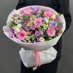 Букет "Хлоя" из альстромерий, кустовых роз, ароматных маттиол, эустом и махровых роз в Химках