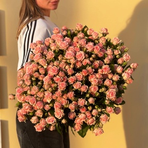 Букет из 39 нежных кустовых роз (70 см) в Химках Букет из 39 нежных кустовых роз (70 см) в Химках