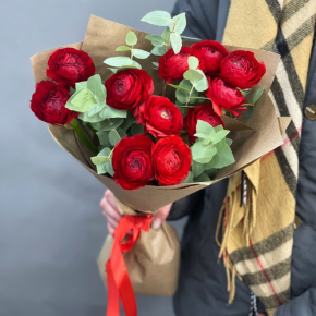 Букет из 11 ранункулюсов и эвкалипта в Химках