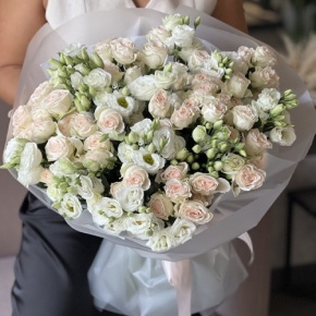 Букет "Пассаж" из эустом и кустовых роз в Химках