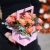 Композиция в ящике из роз Мисс Пигги и капса в Химках Композиция в ящике из роз Мисс Пигги и капса в Химках