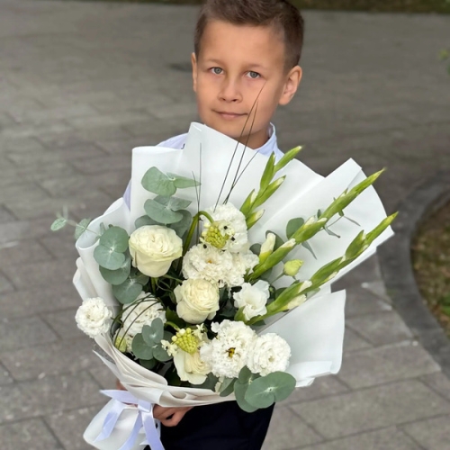 Букет на 1 сентября с гладиолусами, розами, эустомой и орнитогалумом в Химках