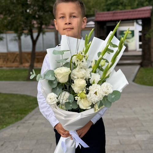 Букет на 1 сентября с гладиолусами, розами, эустомой и орнитогалумом в Химках