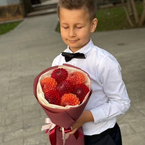 Букет из 7 сезонных георгин в Химках