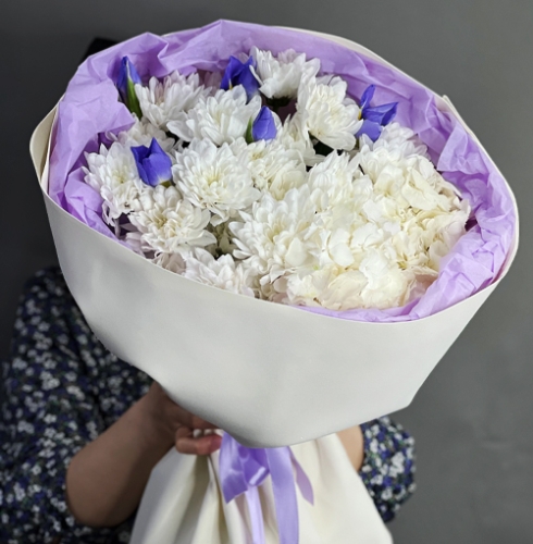Букет "Грация" из ирисов, гортензии и кустовых хризантем в Химках