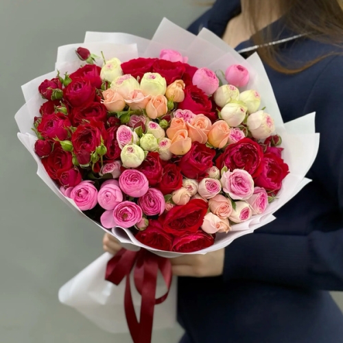 Букет из 15 разноцветных веток кустовых роз в Химках