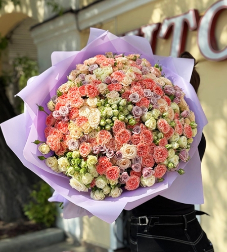 Букет из 101 кустовой розы микс в Химках Букет из 101 кустовой розы микс в Химках